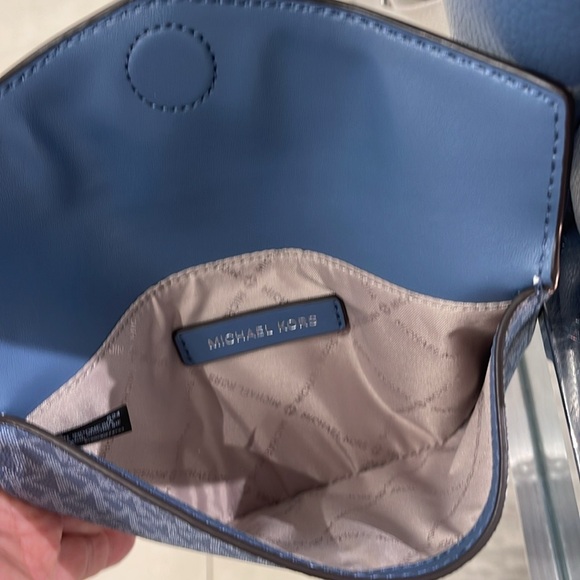 MICHAEL KORS 
Maisie Medium Pebbled Leather 2-in-1 Backpack
Denim 
NWT - Picture 7 of 16